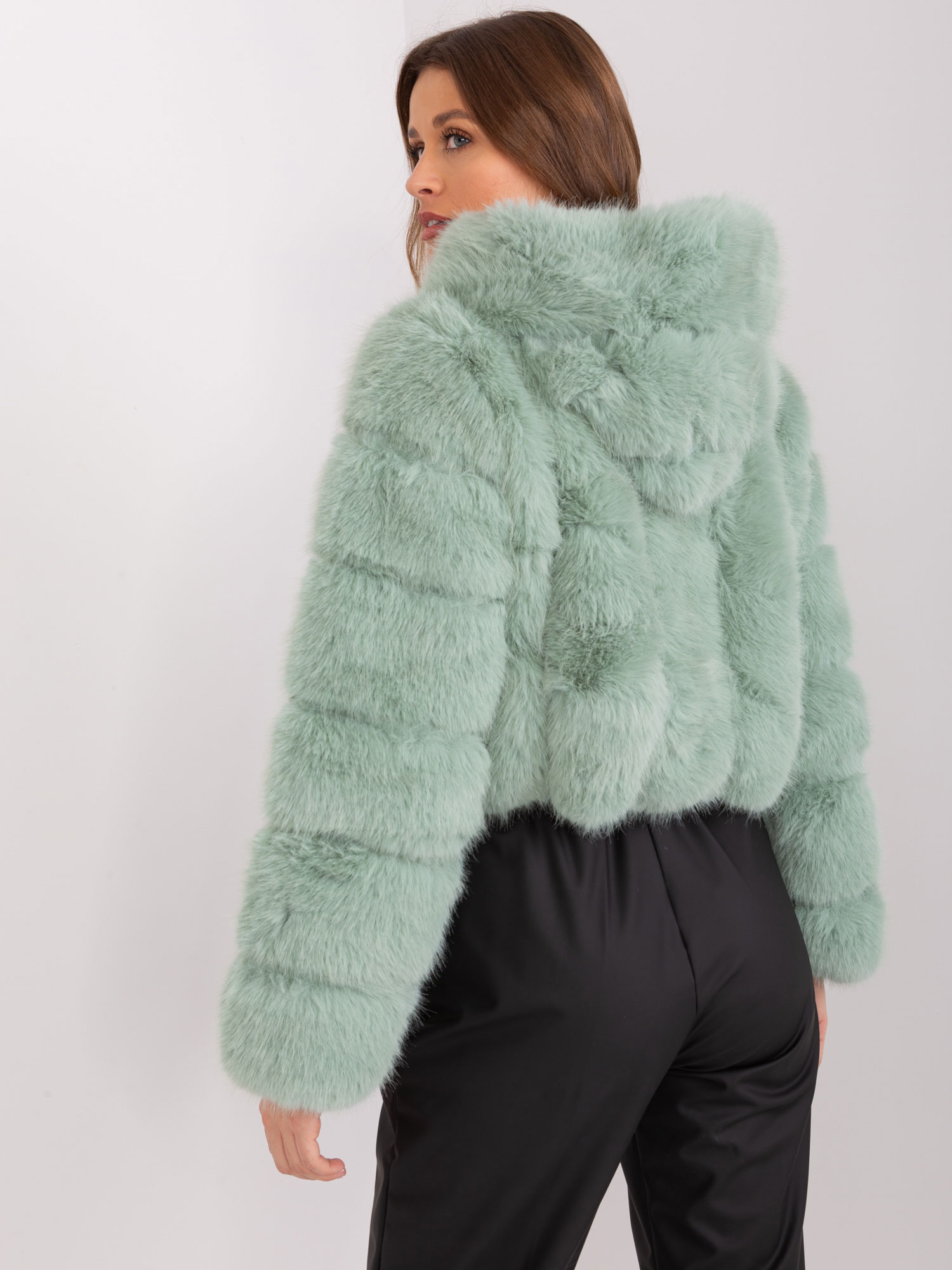 kozusinova_bunda,kožušinová_bunda,kožusinova_bunda,kozusinova_bunda_damska,damska_kozusinova_bunda,dámska_kožušinová_bunda,zelena_kozusinova_bunda